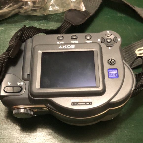 Sony MVC - CD 350 - Picture 2 of 15